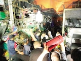 EL FUEGO afectó el área de materias primas del mercado Adolfo López Mateos.