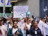 Trabajadores sindicalizados del IMSS han hecho marchas en los últimos días.
