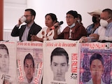 Padres de los 43 normalistas de Ayotzinapa.