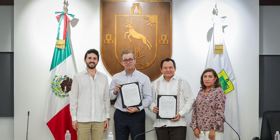 Joaquín Díaz Mena anunció la llegada a Yucatán de la firma internacional Ultimate Solar Advanced Technology.