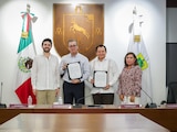 Joaquín Díaz Mena anunció la llegada a Yucatán de la firma internacional Ultimate Solar Advanced Technology.