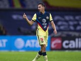 Mauro Lainez en un partido con el América en la Liga MX