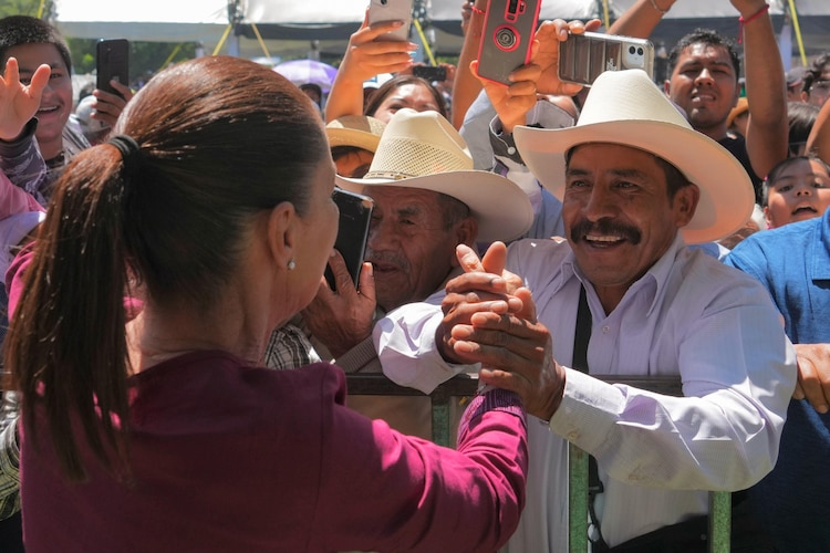 Presidenta Claudia Sheinbaum en su visita a Santo Domingo Tonalá, Oaxaca, el 1 de agosto de 2026.