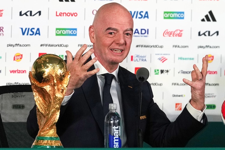Gianni Infantino durante una conferencia del Mundial.
