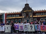 Padres y madres de los 43 estudiantes desaparecidos de Ayotzinapa, durante una marcha en protesta a12 años de los hechos ocurridos en Guerrero