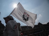 Trabajadores disidentes del Sindicato Mexicano de Electricistas (SME) se manifestaron al exterior de Palacio Nacional.