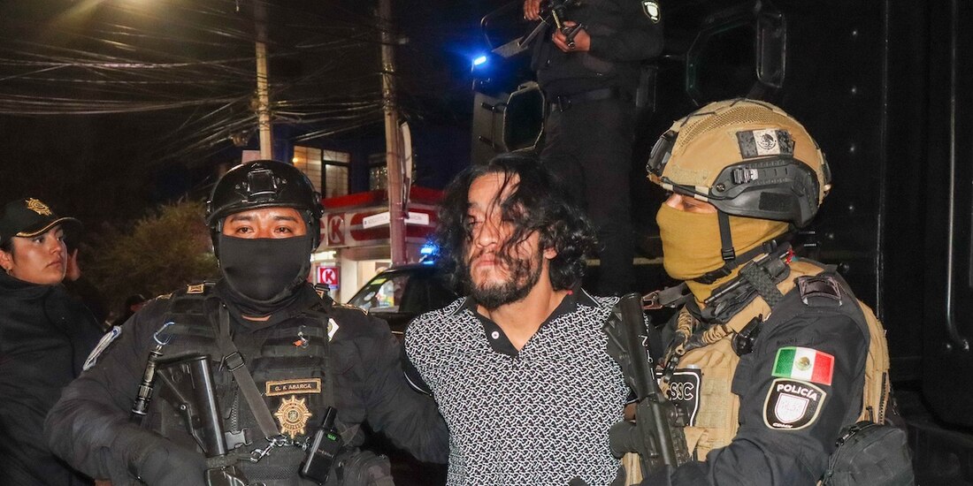 Elementos de la SSC, al detener a Eduardo “N”, El Chori, el 18 de marzo.