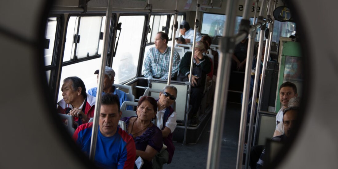 Diputados del PAN propusieron una reforma pues el transporte público es el lugar en el que las mujeres pueden ser víctimas de comentarios y abuso sexual. 
