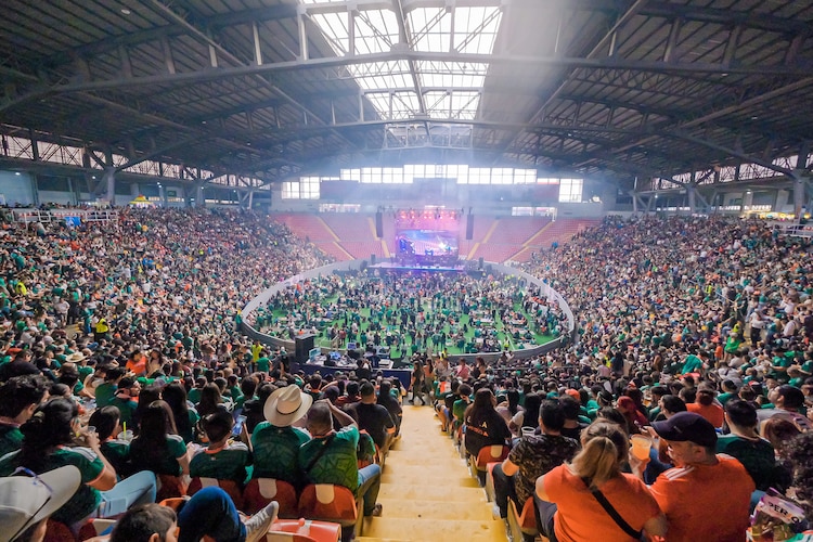 Miles de aficionados se congregaron a ver el partido en Guadalajara