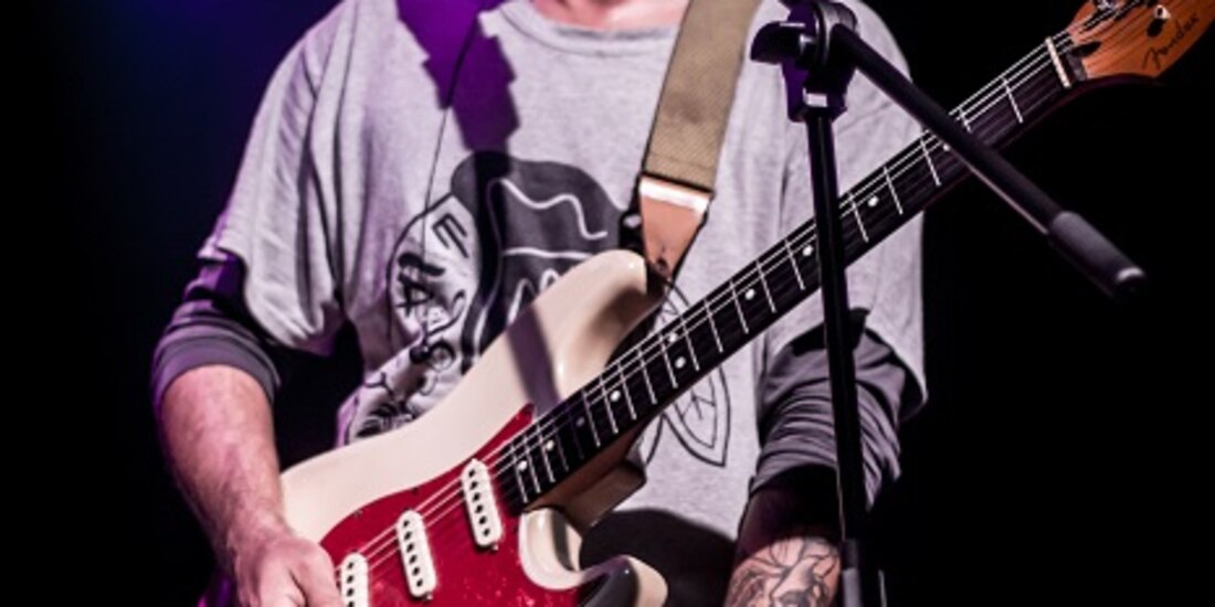 El músico Alejandro Figueroa presenta podcast para acercar a los jóvenes a la perspectiva de género y nuevas masculinidades.