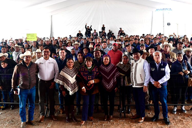 Delfina Gómez, al centro va por la soberanía alimentaria en el Estado de México.