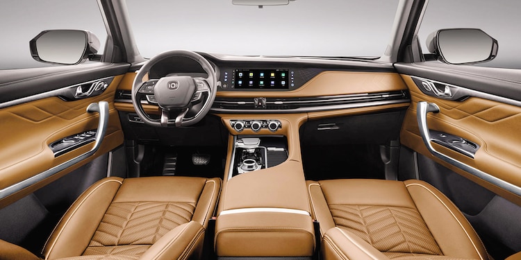 El interior ofrece lujo y comodidad