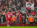 Mohamed Salah del Liverpool celebra tras anotar el segundo gol en el Derbi de Merseyside ante el Everton en la Premier League