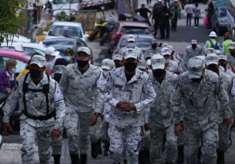 Entre los grupos desplegados para auxiliar en las distintas tareas de auxilio se encuentran elementos del Ejército Mexicano y personal de la Guardia Nacional.