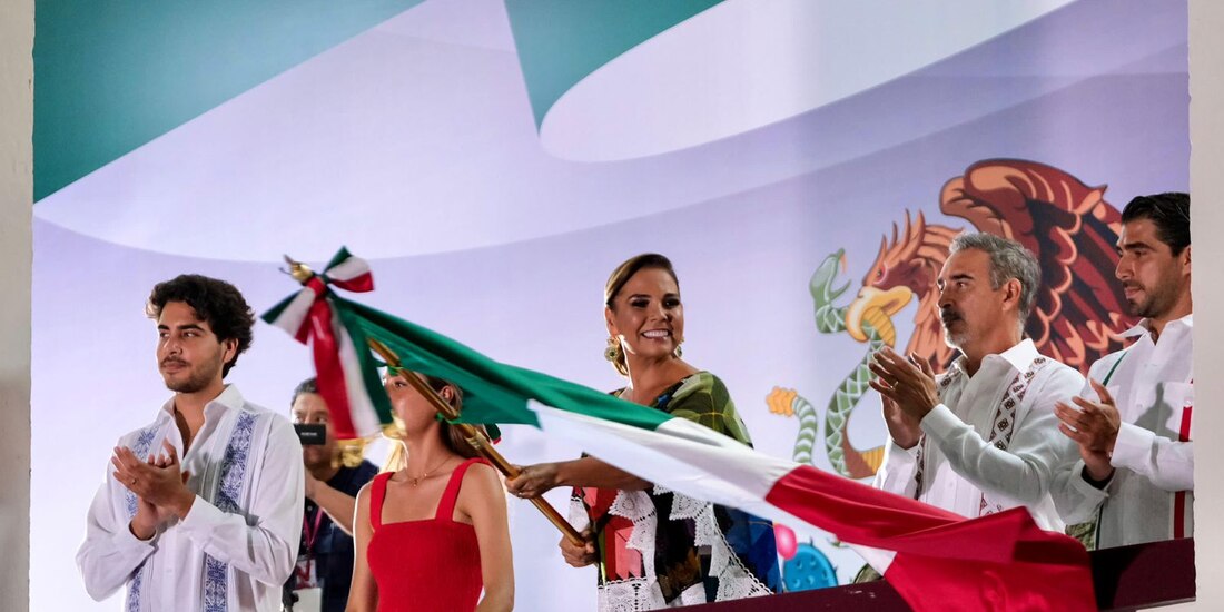 La gobernadora de Quintana Roo, Mara Lezama encabezó el Grito de Independencia en Chetumal.