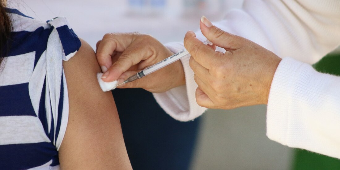 Ciudadanos en Cancún se inmunizan contra el sarampión, en imagen de archivo.