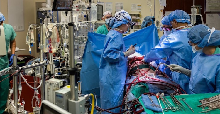 Procedimiento en el que se usaron pulmones artificiales para transplante
