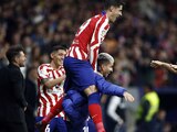 Ángel Correa festeja desde la banca su gol en el duelo de la Fecha 20 de LaLiga entre Atlético de Madrid y Getafe.