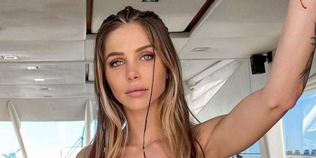 Romina Malaspina enciende las redes con fotos en traje de baño color salmón