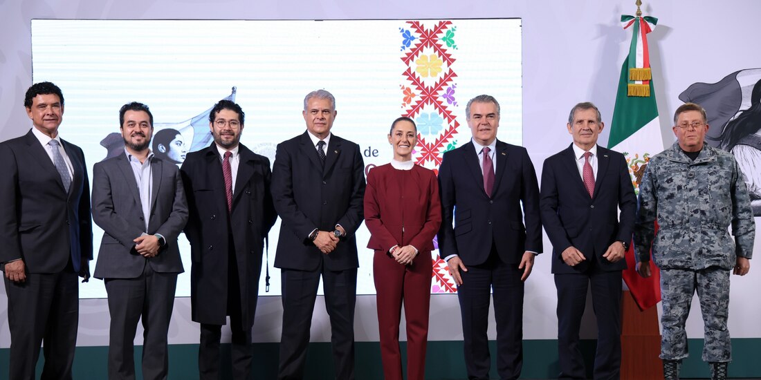 La Presidenta Claudia Sheinbaum, ayer, con empresarios en Palacio Nacional.