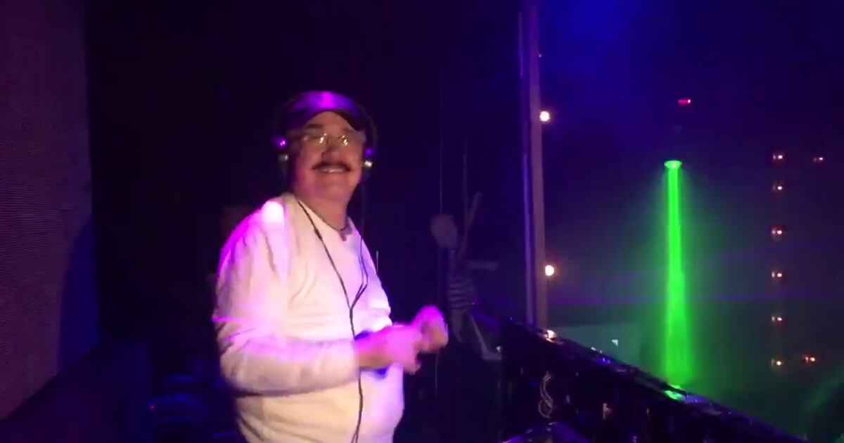 Tiembla David Guetta... ¡Pedro Sola debuta como DJ! - La Razón de México