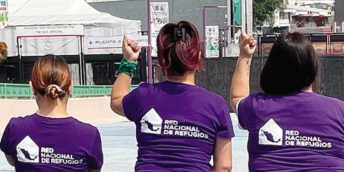 Activistas de la Red Nacional de Refugios se presentan en el Estadio Ciudad de México, para visibilizar su campaña contra la violencia, el pasado 1 de junio.