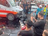 Un convoy médico fue bombardeado por Israel, ayer, en Gaza.