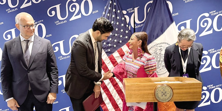 CLARA BRUGADA y Zohran Mamdani, ayer, en el Foro Urbano 2026, en Nueva York.