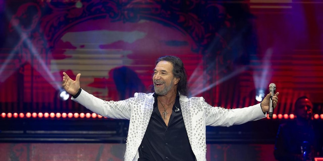 El cantante mexicano en su presentación.