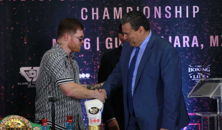 Mauricio Sulaiman respalda a 'Canelo' Álvarez para su pelea contra David Benavidez