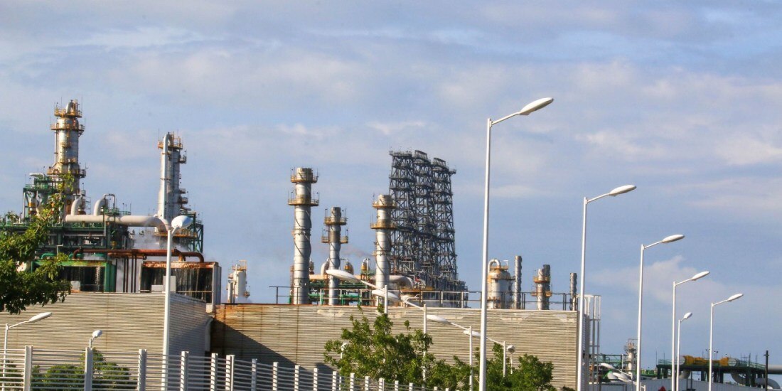 Refinería Olmeca opera de manera normal tras incendio, informa Pemex.