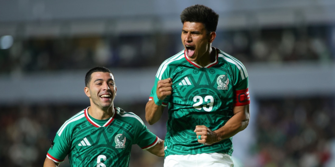 Jesús Gallardo festeja su gol ante Islandia.