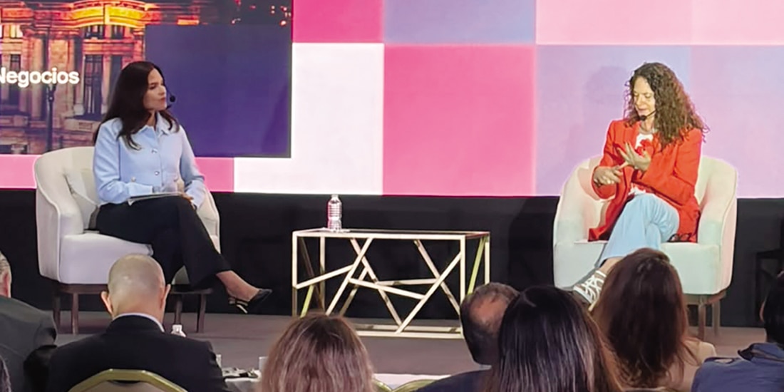 La representante del Consejo Mexicano de Negocios (izq.), ayer, en el evento.