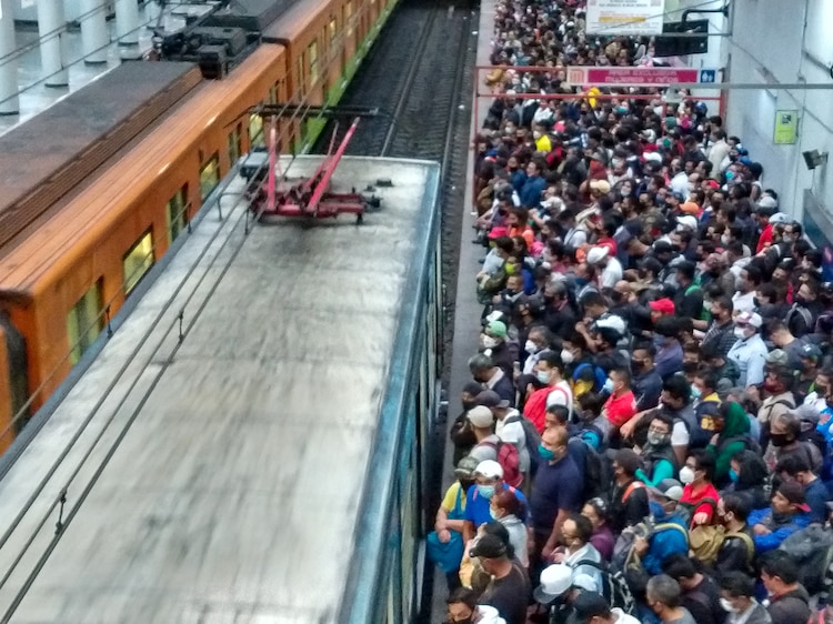 Concentración en la estación Pantitlán.