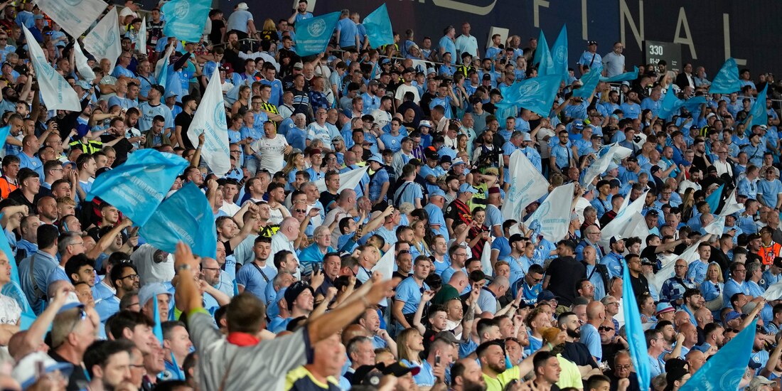 Seguidores del Manchester City momentos antes de la Final de la Champions League 2023 contra el Inter de Milán.