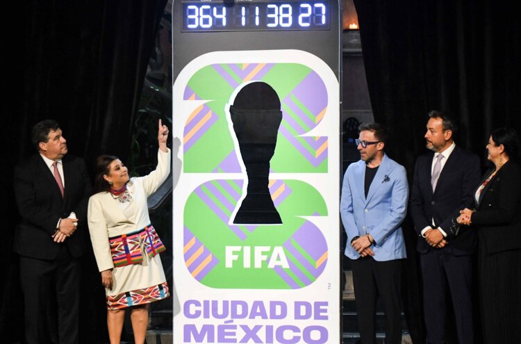 El pasado 10 de junio la Jefa de Gobierno, Clara Brugada, develó el reloj que lleva la cuenta regresiva para la inauguración del evento deportivo.