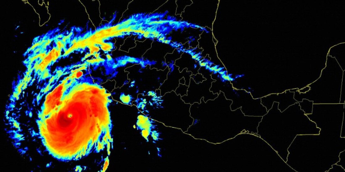 Por huracán "Roslyn" de categoría 4 instalan siete albergues en Jalisco