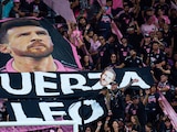 La afición del Inter Miami realiza homenaje para Leo Messi y su padre.