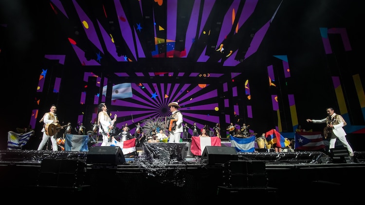Los Tigres del Norte conquistan el GNP con una noche de orgullo mexicano