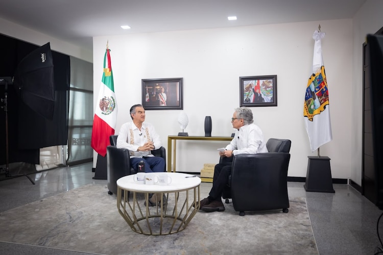 El gobernador de Tamaulipas, Américo Villarreal Anaya, durante el programa 'Diálogos con Américo'.