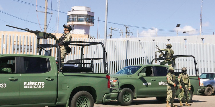 EL EJÉRCITO en custodia, luego de un motín en el centro de reclusión de Villahermosa, en febrero del 2025.