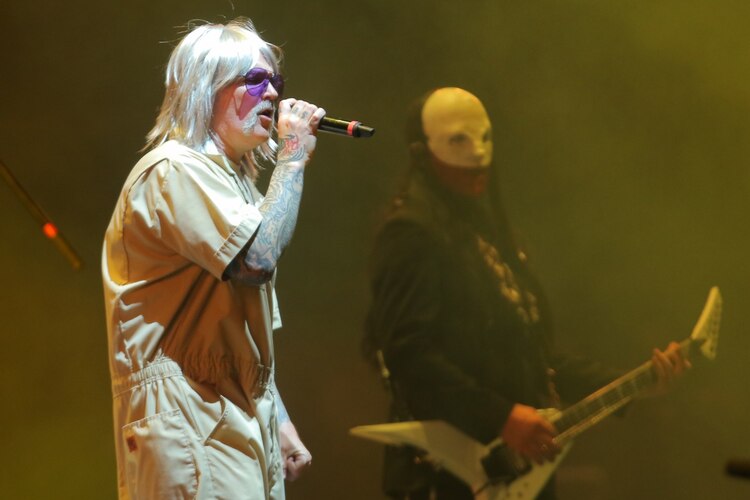 Limp Bizkit baila hasta “La chona”.