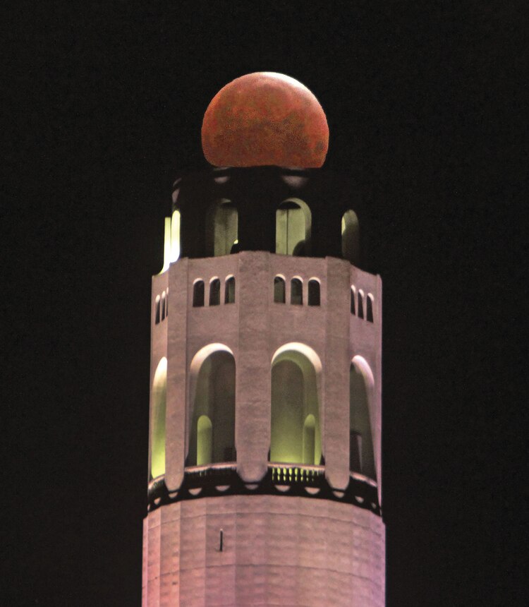 Imagen captada desde la Torre Coit, en el barrio Telegraph de San Francisco, EU.