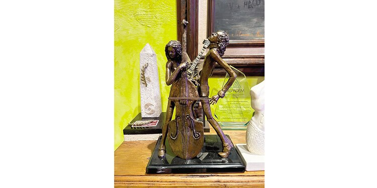 Algunos de los discos y reconocimientos de la banda mexicana.