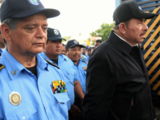 El presidente de Nicaragua junto con elementos de la policía en foto de archivo.