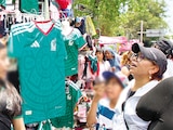En zonas céntricas de la ciudad es común observar negocios en los cuales niñas, niños y adolescentes ofrecen productos, incuso del Mundial de Futbol.
