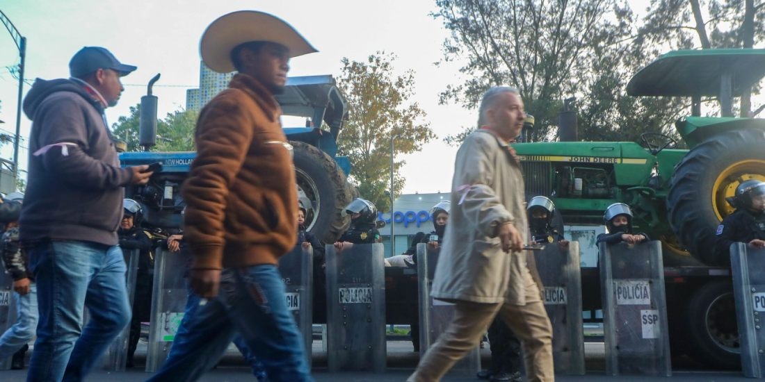 Campesinos acuerdan realizar mesas de diálogo con Gobierno, pero instalan plantón en Gobernación.