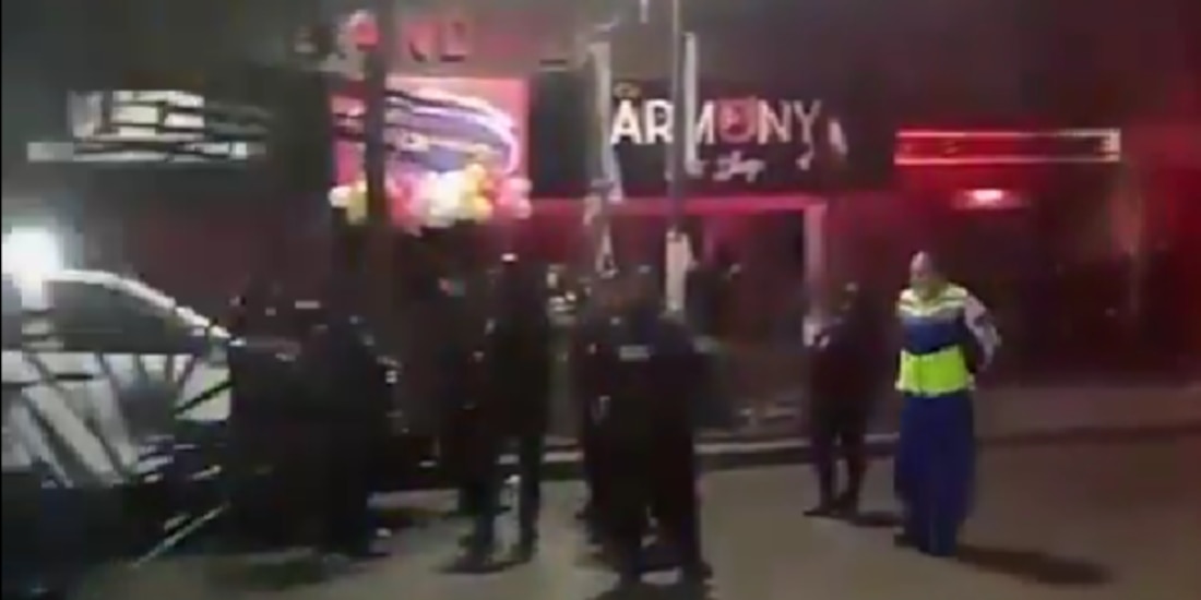 Autoridades resguardan el bar Bandazo, tras el crimen del domingo.