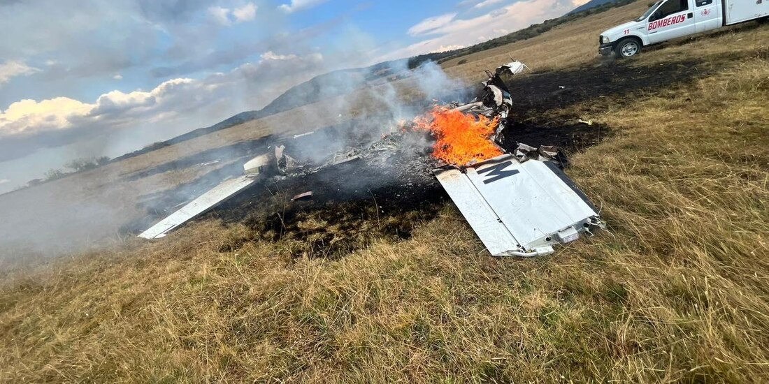 Se desploma avioneta en Purépero, al noroeste de Michoacán.