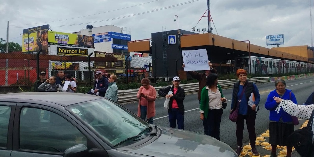 Bloqueo sobre la calzada de Tlalpan, a la altura del metro Ermita, el 6 de octubre de 2026.